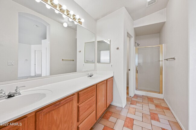 Building Photo - 5047 S Roosevelt St