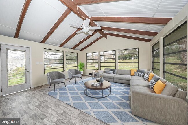 Building Photo - 437 Meadowcroft Rd