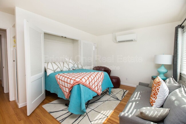 Building Photo - 713 Venice Ct.