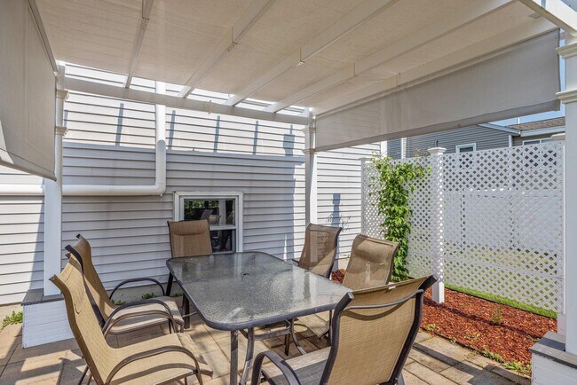 Building Photo - 94 Pullman St