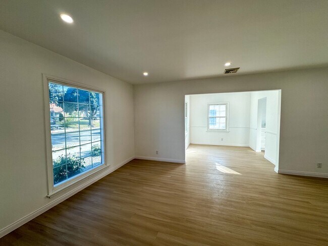 Building Photo - 10419 S Gramercy Pl