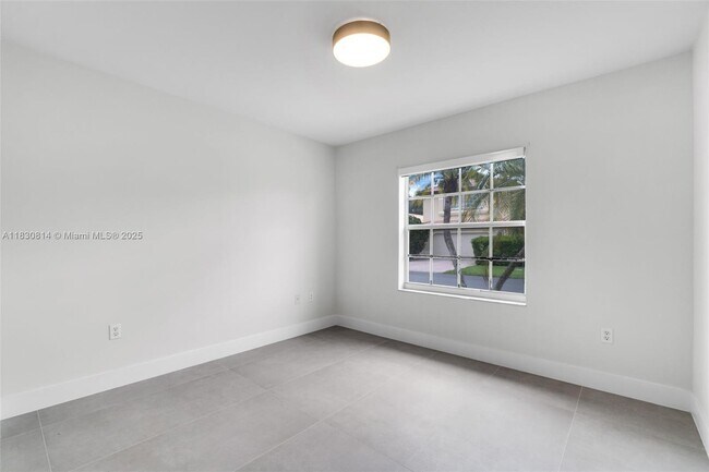 Building Photo - 5212 NW 112th Ct