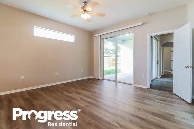 Building Photo - 4525 Roundview Ct