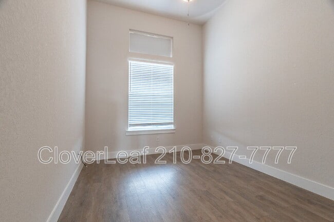 Building Photo - 272 Sapphire Dr