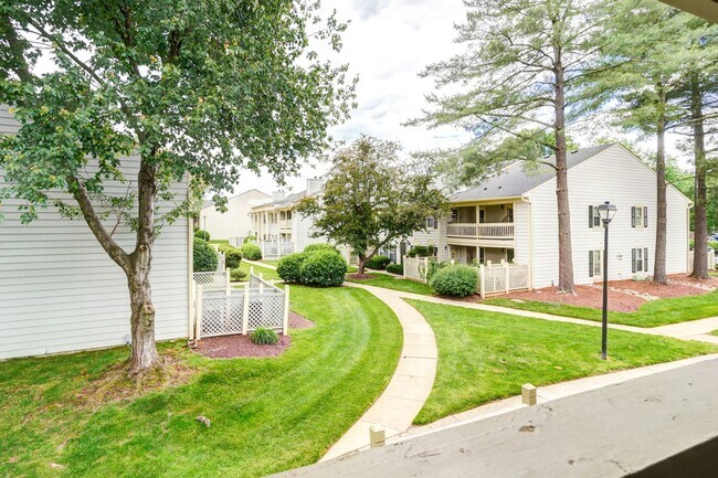 Building Photo - Beautiful 2-Bedroom 2-Bathroom Condo with Loft In The Heart of Germantown