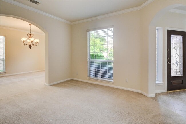 Building Photo - 9115 Memorial Valley Dr