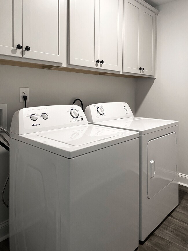 Building Photo - 6015 Forest Dell Ct