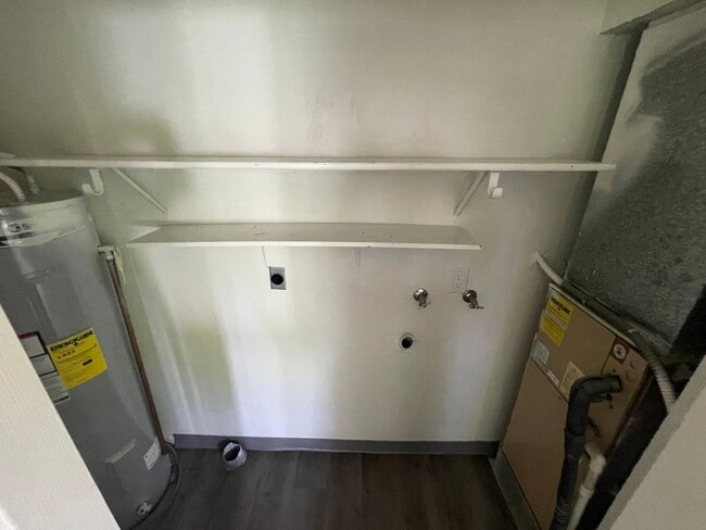 Building Photo - 2121 E Barnett Rd