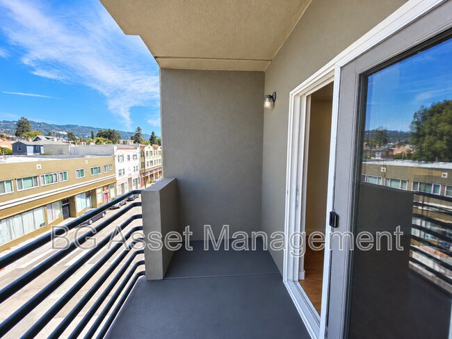 Building Photo - 1459 MacArthur Blvd