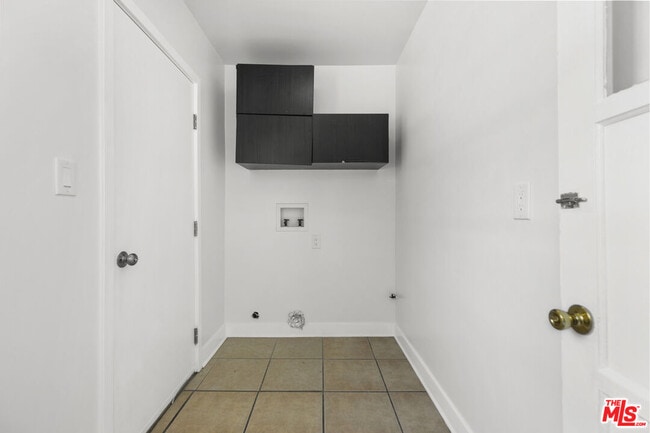 Building Photo - 10823 Cantara St