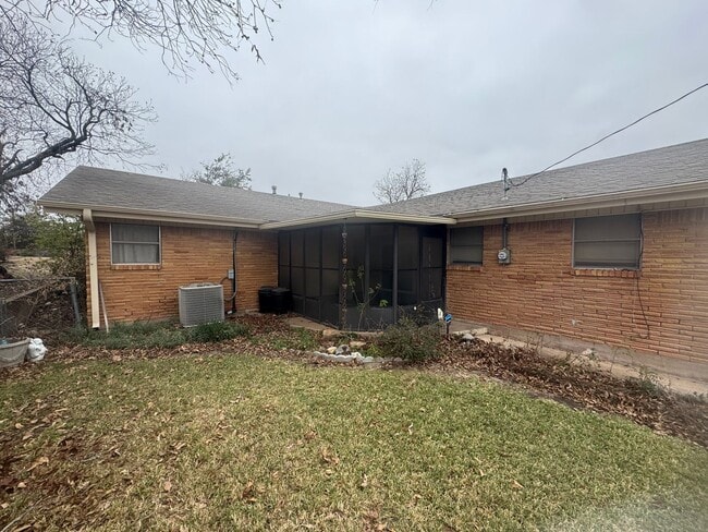 Building Photo - 550 E N 19th St