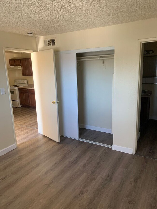 Building Photo - 1 Bedroom 1 Bath In Central Las Vegas