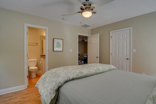 Building Photo - 261 4 Oaks Rd