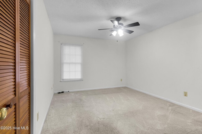 Building Photo - 1615 RaceTrack Rd