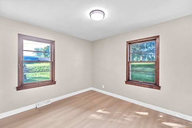 Building Photo - Longview Manor