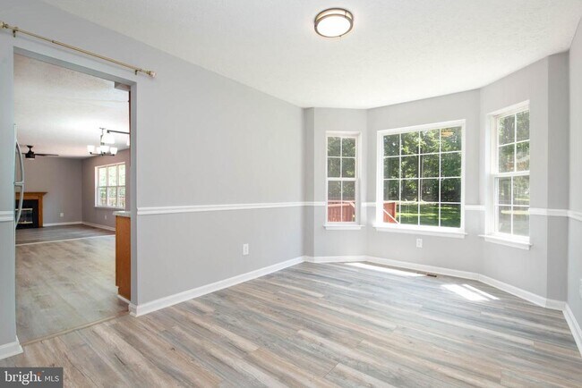 Building Photo - 11 Poplar Grove Ave