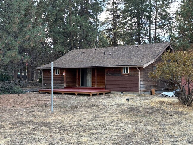 Building Photo - 2 Bedroom Home Near Old Mill