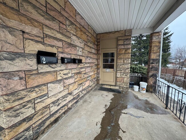 Building Photo - 212 N Highland Ave