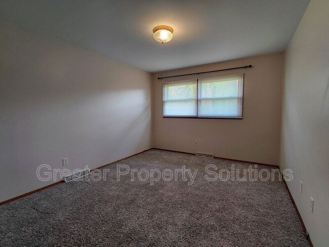 Building Photo - 1663 Robin Ln
