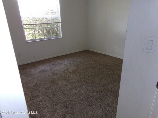 Building Photo - 464 Brown Ave