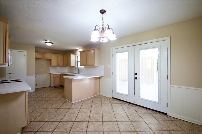 Building Photo - 2109 Riverside Dr