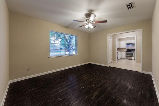 Building Photo - 2110 Wycliffe Dr