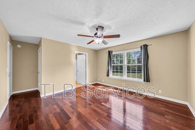 Building Photo - 211 Fall Creek Dr