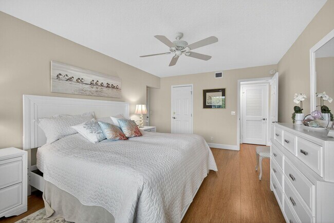 Building Photo - 16941 Waterbend Dr