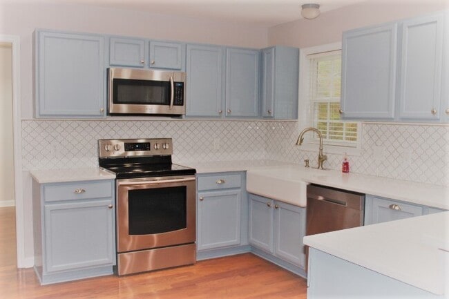 Building Photo - Staff Favorite.