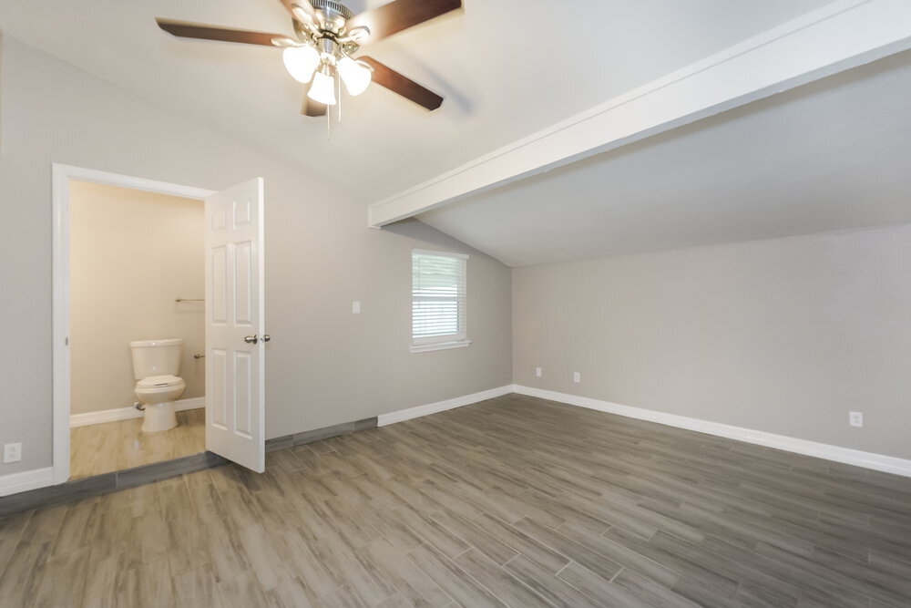 Building Photo - 15411 La Loma Dr