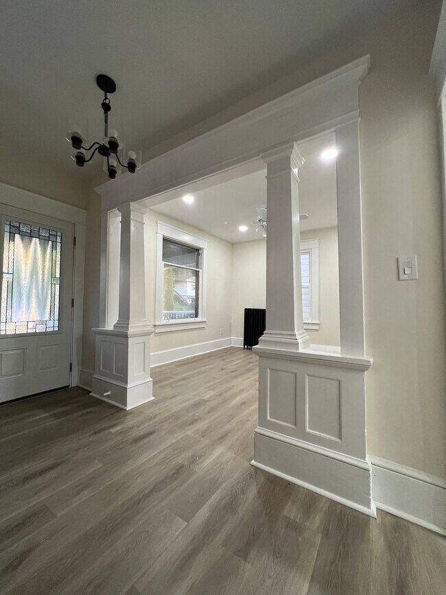 Building Photo - 815 Grove St