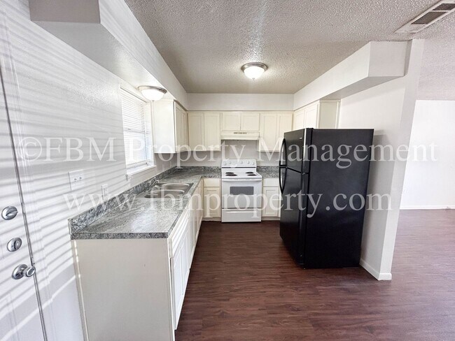 Building Photo - Willow Court Apartments, Unit 301 - Cozy 2...