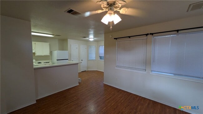 Building Photo - 821 Sagewood Trail