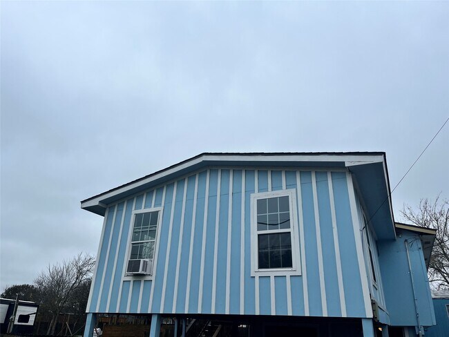 Building Photo - 950 11th St