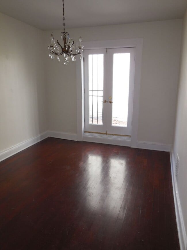 Building Photo - Charming Georgetown Townhouse on a quiet street
