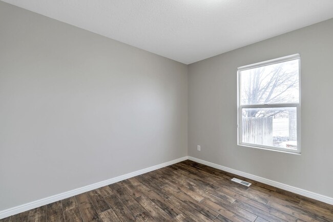 Building Photo - Stunning Newly Renovated 3 Bed - 2.5 Bath ...
