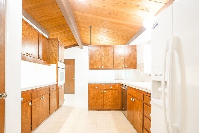 Building Photo - Charming 3-Bedroom Country House