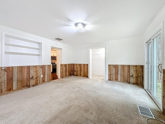 Building Photo - 5243 Poppy Dr