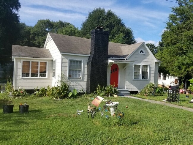 Building Photo - COMING SOON! 3 Bed House!!! Wooden floors!