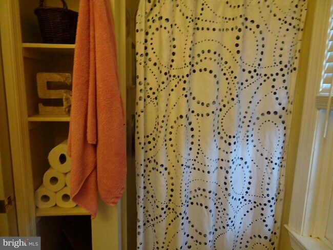 Building Photo - 616 Delaware St