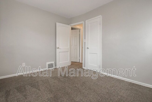 Building Photo - 4607 Lincoln Ave