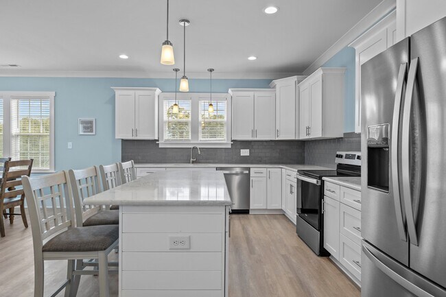 Building Photo - 5603 Sound Dr