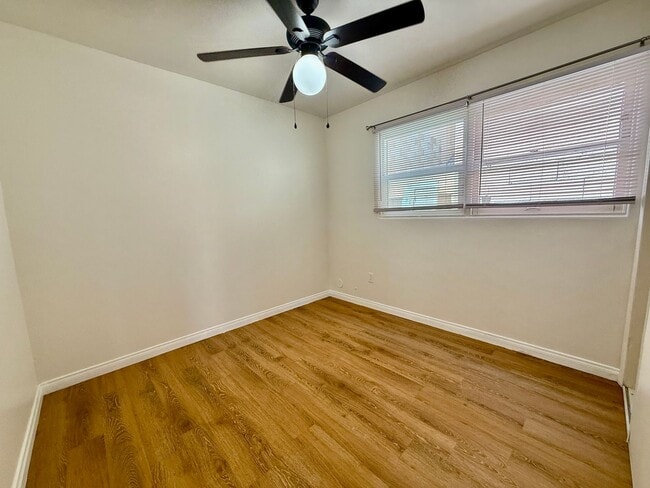 Building Photo - 2BD/1BA PB STYLE COTTAGE! LARGE EXCLUSIVE ...
