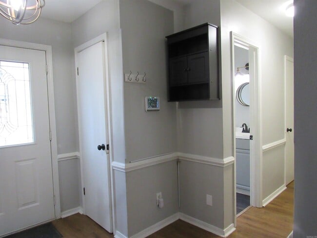 Building Photo - 303 Merganzer Dr