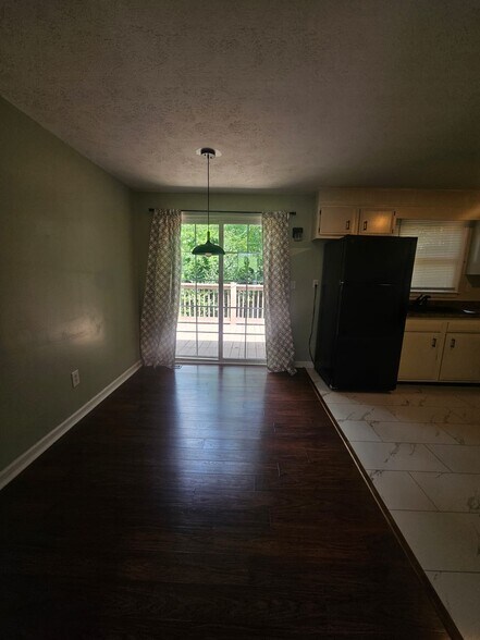 Building Photo - 259 Lakeview Dr