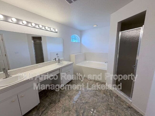 Building Photo - 5688 Fischer Dr