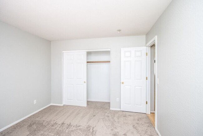 Building Photo - Welcome to this beautiful 4 bedroom, 3 bathroom home in San Tan Valley, AZ.