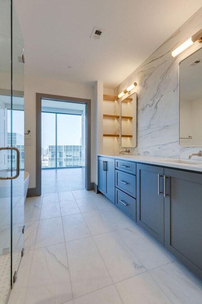 Building Photo - 2 Bedroom Luxury Condo w/ Exquisite Design and World-class Service