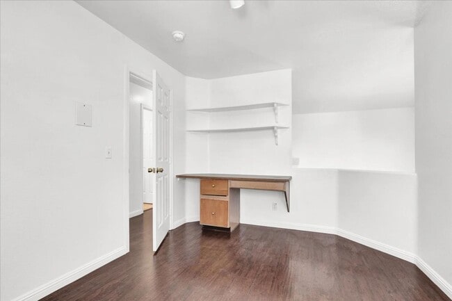 Building Photo - 8217 Beekman St