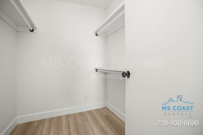 Building Photo - 218 Dogwood Dr